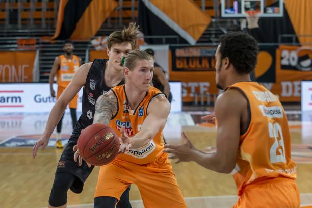 例如接发球 例如接发球