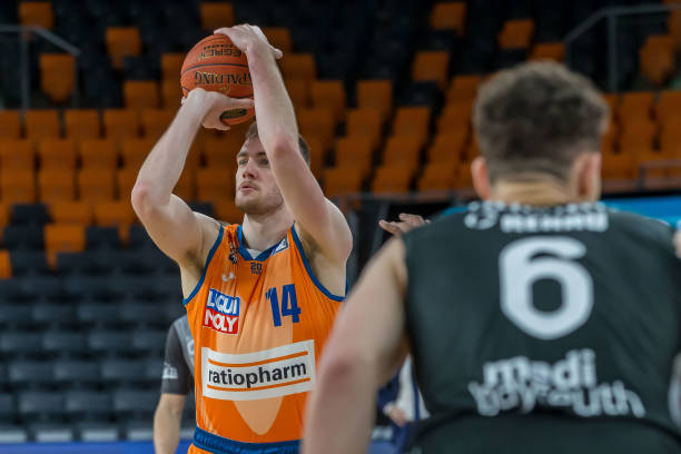 衣的背影 衣的背影