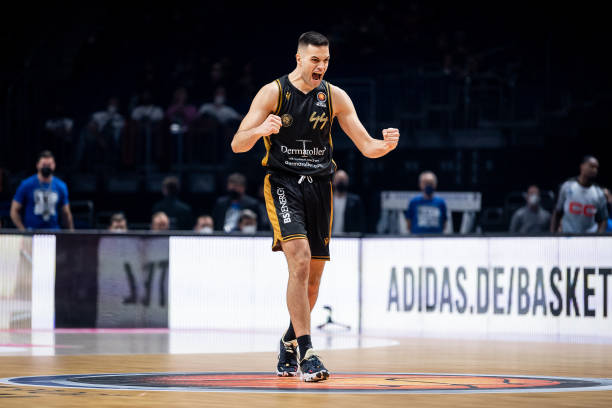 的高压争冠 的高压争冠