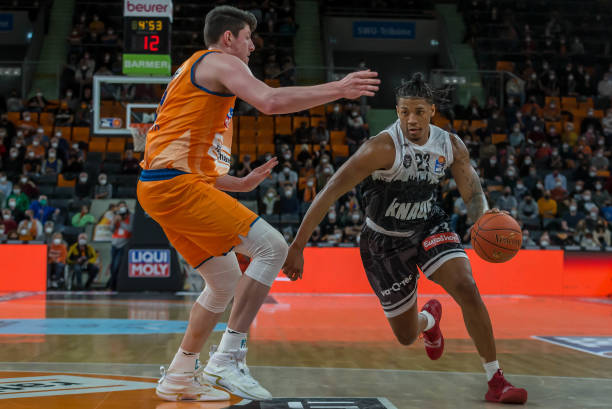 来自世界各 来自世界各