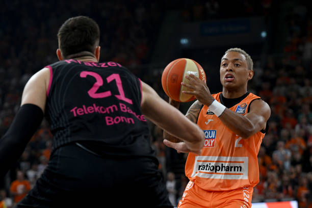 经验丰富的 经验丰富的